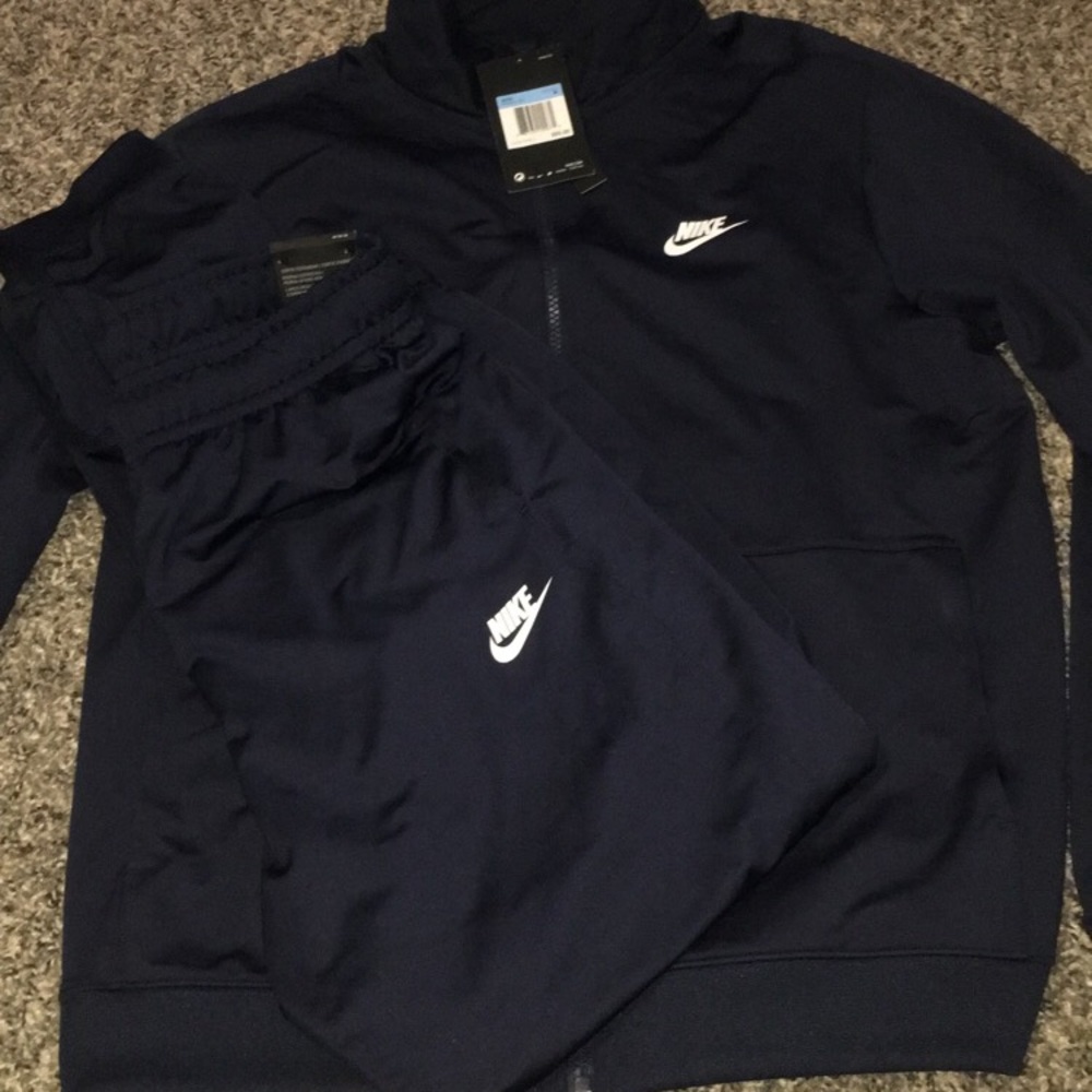 Men’s nike fit both size Medium